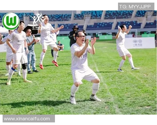 首尔与沃尔夫斯堡的激烈对决揭示足球战术与团队精神的较量 首尔与沃尔夫斯堡的激烈对决揭示足球战术与团队精神的较量